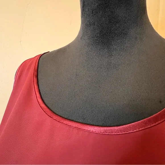 Liz Baker Burgundy Sleeveless Blouse - Picture 2 of 6